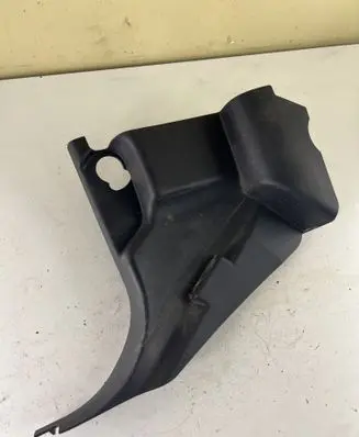 Land Rover Discovery 3 - LR3 Foot area side trim EMC500311