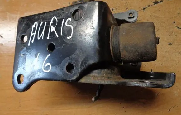 Toyota Auris E180 Engine mount bracket