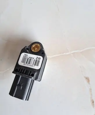 Toyota Avensis T270 Airbag deployment crash/impact sensor 8983105030 0079144067