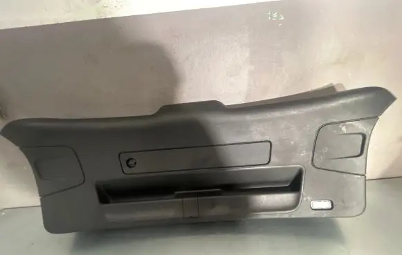 Tailgate trim