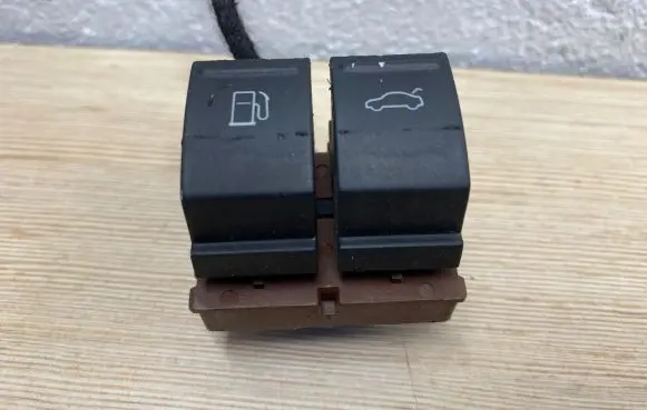 Volkswagen PASSAT B6 Tailgate opening switch 3C0959903