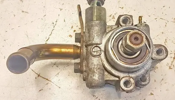 Mazda 626 Power steering pump 10SKV132