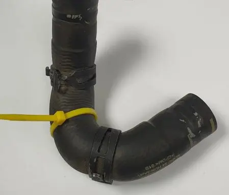 Porsche Cayenne (92A) Engine coolant pipe/hose 7P0122073B