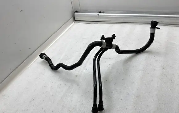Tesla Model Y Electric car engine cooling hoses/pipes 164766500E