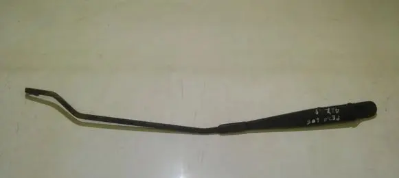 Peugeot 605 Front wiper blade arm
