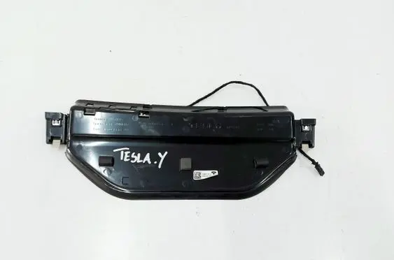 Tesla Model Y Third/center stoplight 1495819-00-G