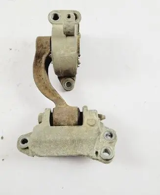 Nissan Pathfinder R52 Engine mount bracket