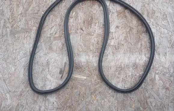 BMW 1 E81 E87 Loading door rubber seal (on body) 7141890