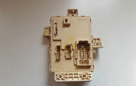 Hyundai Tucson TL Fuse module 91950D3650