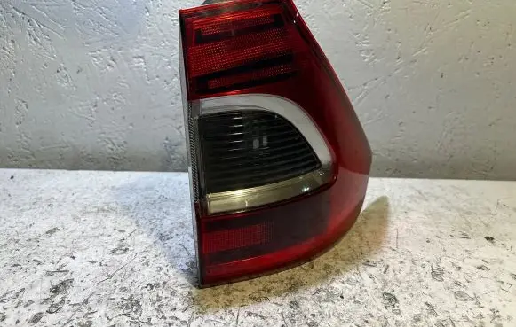 Ford Galaxy Rear/tail lights 17701402