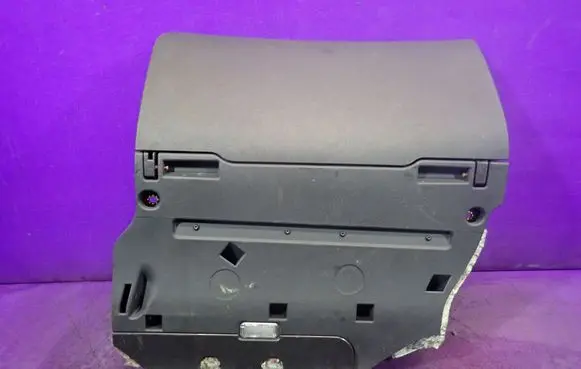 Audi A6 Allroad C5 Glove box