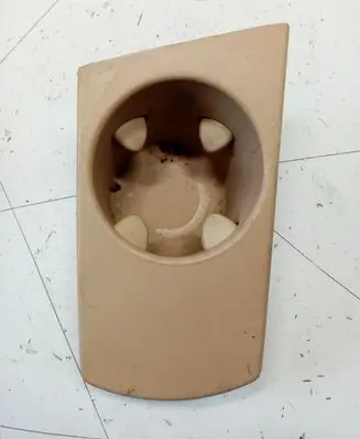 Cup holder front