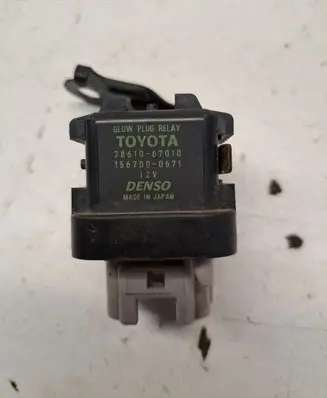 Toyota Avensis T270 Glow plug pre-heat relay 2861067010