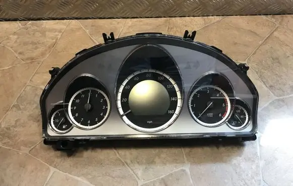 Mercedes-Benz E A207 Speedometer (instrument cluster) A2129006003