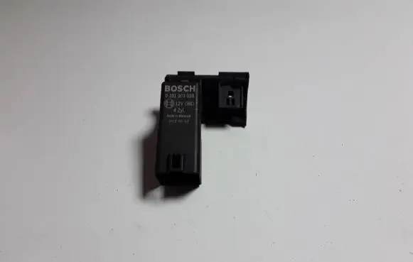 Audi Q3 8U Glow plug pre-heat relay 0281003038