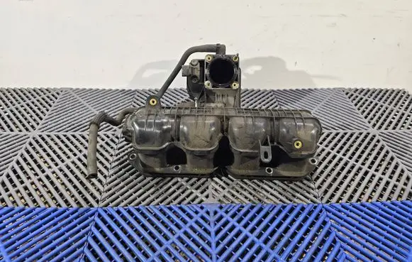 Toyota Prius+ (ZVW40) Intake manifold