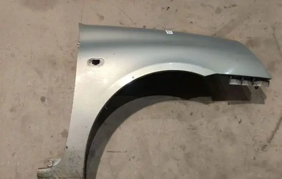 Renault Thalia I Fender 
