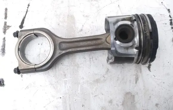 Citroen C5 Piston with connecting rod 619