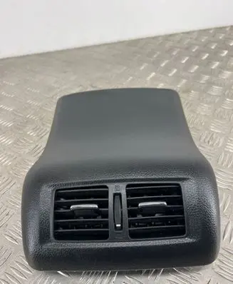 Rear air vent grill