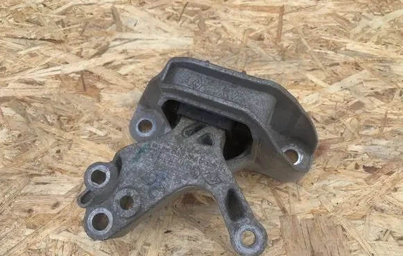 Nissan Qashqai Engine mount bracket 112104ED0D 9746