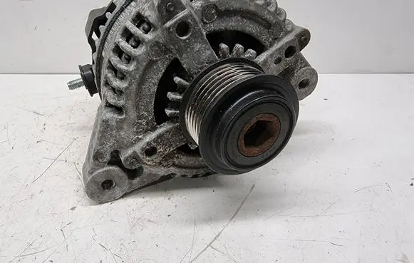 KIA Sportage Generator/alternator 373002F200 1042101060
