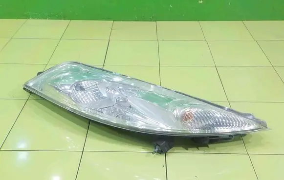 Nissan Juke I F15 Headlight/headlamp PRZOD
