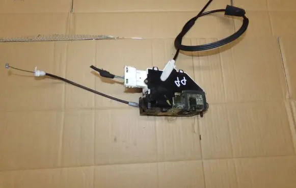 Citroen C4 I Front door lock 