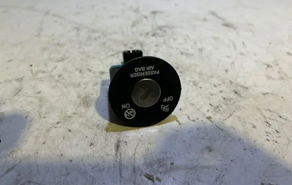 KIA Sportage Passenger airbag on/off switch 