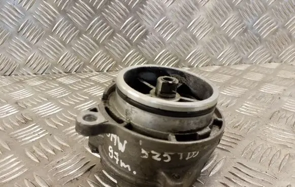 BMW 5 E39 Vacuum pump 2246126 96110885 221057