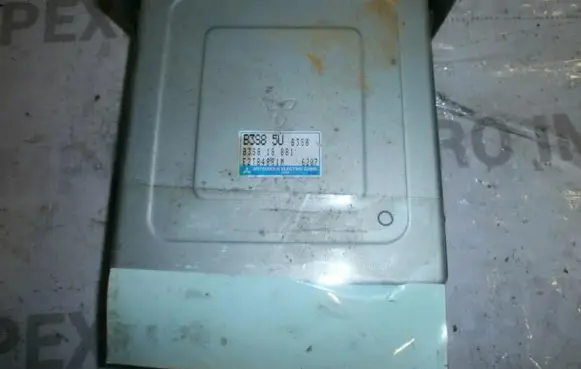 Mazda 323 Engine control unit/module b3s818881 E2T84881M
