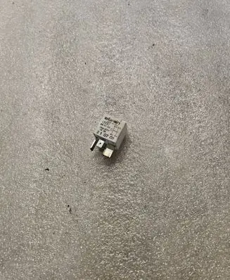 Volkswagen PASSAT B5.5 Other relay 8D0951253 210703