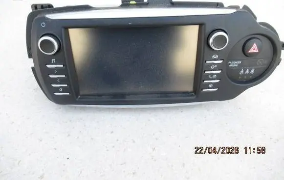 Toyota Yaris Radio/GPS head unit trim 861400D390 1390005210B101