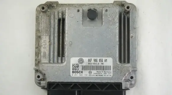 Volkswagen PASSAT B6 Engine control unit/module 06F906056AM 0261S02132