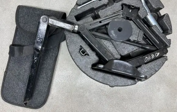 Opel Insignia A Tool set 13327305 13502145