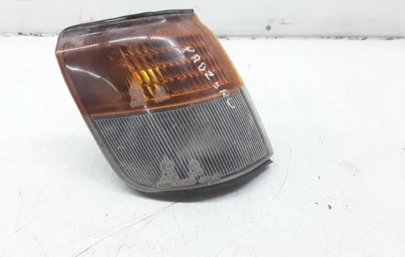 Mitsubishi Pajero Front indicator light 21037746