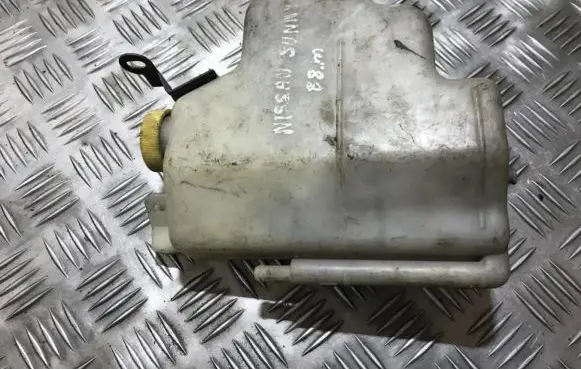 Nissan Sunny Coolant expansion tank/reservoir