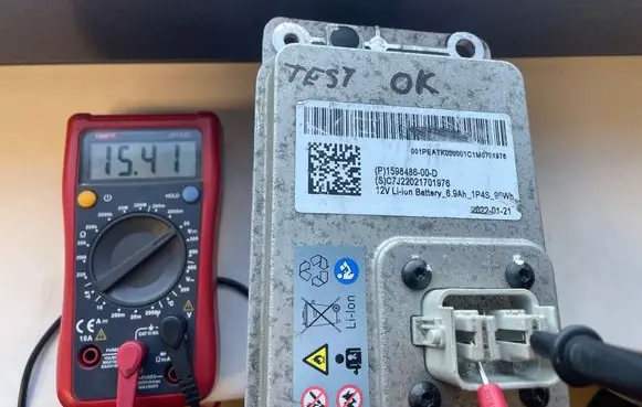 Tesla Model Y Hybrid / electric car battery 159848600D
