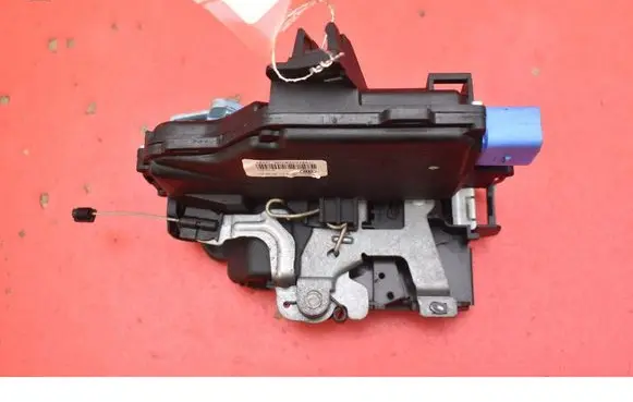 Volkswagen Golf Plus Front door lock 3D1837016AC