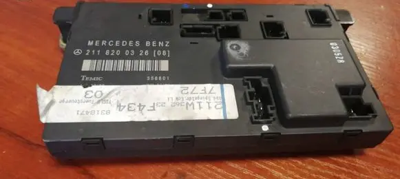 Mercedes-Benz E W211 Door control unit/module 2118200326