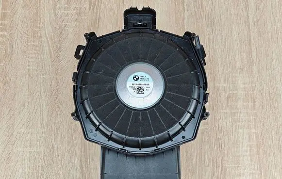 BMW X4 G02 Subwoofer speaker 6811926