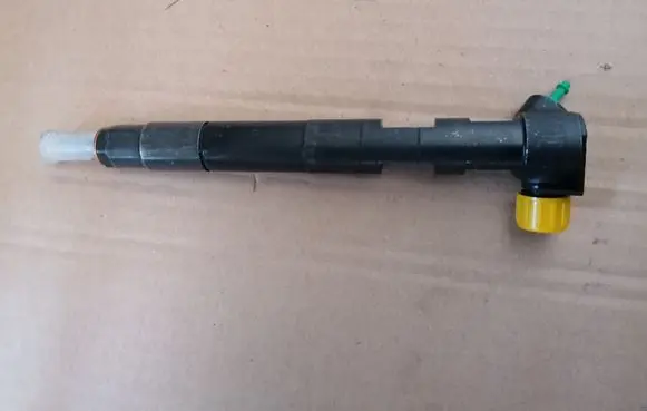 Mercedes-Benz X-class W470 Fuel injector 28272472-T