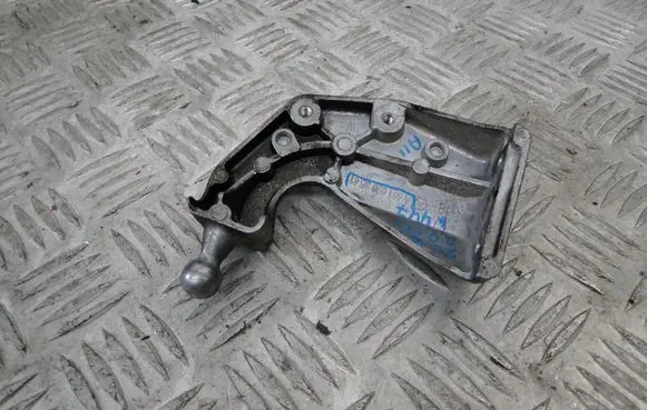 Mercedes-Benz V Class W447 Generator/alternator bracket