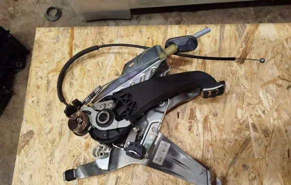 Mercedes-Benz C W204 Handbrake/parking brake lever assembly A2044200684 1022504952AL 204420075