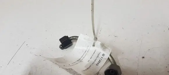 Citroen C5 Fuel injector supply line/pipe Z947