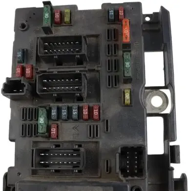 Peugeot 307 Fuse module 9650663880