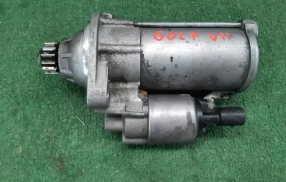 Volkswagen Golf VII Starter motor 02Z911024Q