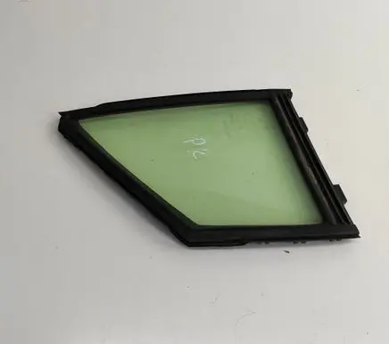 Toyota Prius (XW50) Front door vent window glass four-door 43R00034 6812647030