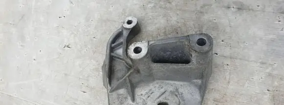 Volvo V40 Engine mounting bracket 31359638