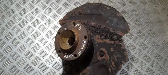 BMW X5 E53 Front wheel hub