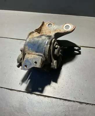 Mazda 6 Engine mount bracket 